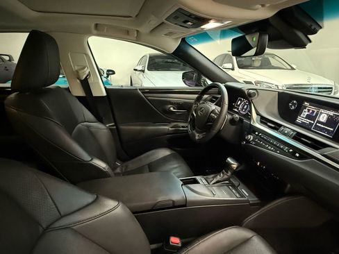 Used 2021 Lexus ES 250 w/ Premium Package image 24