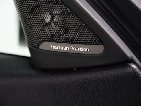 Used 2018 BMW M4 Convertible image 25