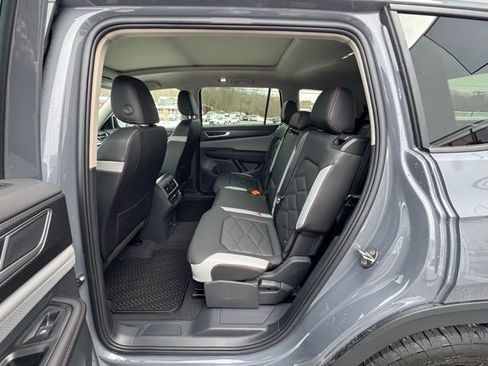 New 2026 Volkswagen Atlas Peak Edition image 9