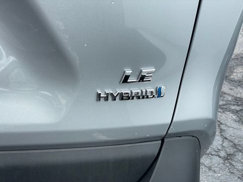 Used 2019 Toyota RAV4 LE w/ Carpet Mat Package AWD/4WD image 25