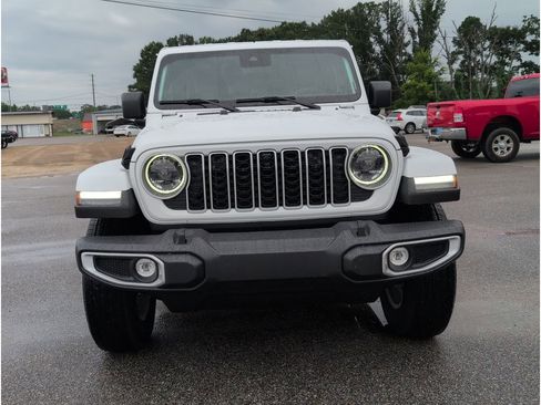 New 2025 Jeep Wrangler Sahara image 8