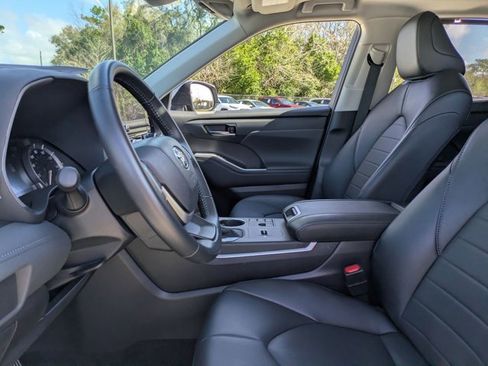 Certified 2024 Toyota Highlander XLE image 16