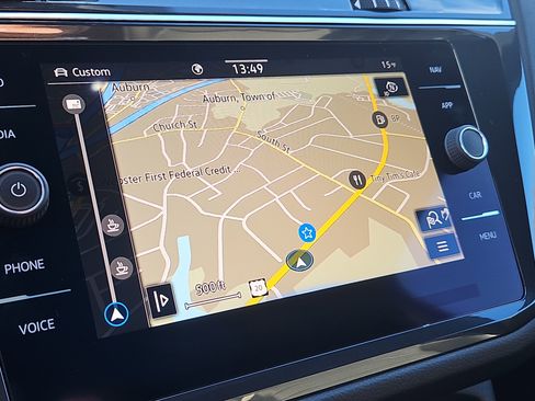 Certified 2022 Volkswagen Tiguan SEL R-Line image 11