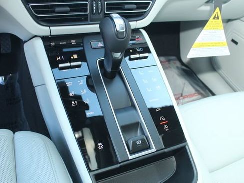 New 2026 Porsche Macan Base image 16