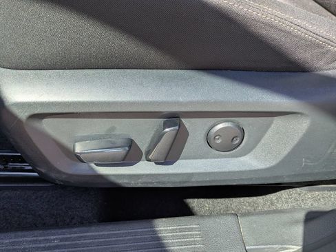 Used 2025 Nissan Rogue SV AWD/4WD image 8