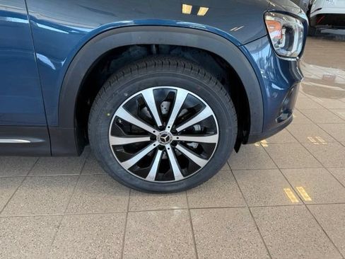 Used 2020 Mercedes-Benz GLB 250 4MATIC w/ Premium Package image 10