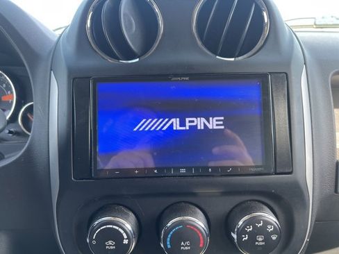 Used 2017 Jeep Compass Latitude image 17