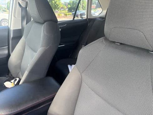 Used 2021 Toyota RAV4 LE FWD image 8