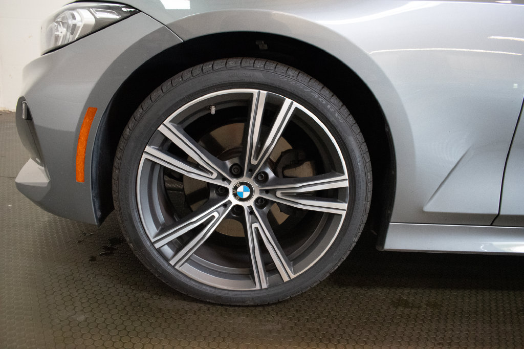 Used 2023 BMW 330i xDrive Sedan w/ Premium Package AWD/4WD image 9