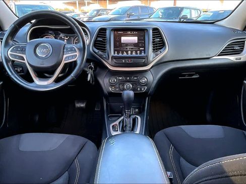 Used 2017 Jeep Cherokee Latitude w/ Safety/Convenience Group image 14