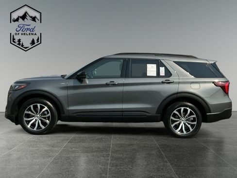 Certified 2025 Ford Explorer ST-Line AWD/4WD image 2