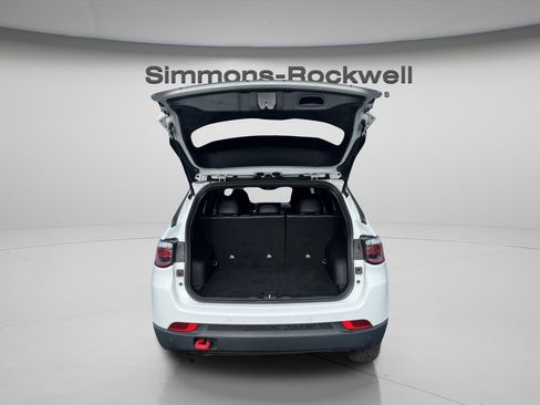 Used 2025 Jeep Compass Trailhawk AWD/4WD image 8