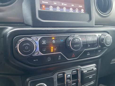 Used 2022 Jeep Gladiator Willys image 12