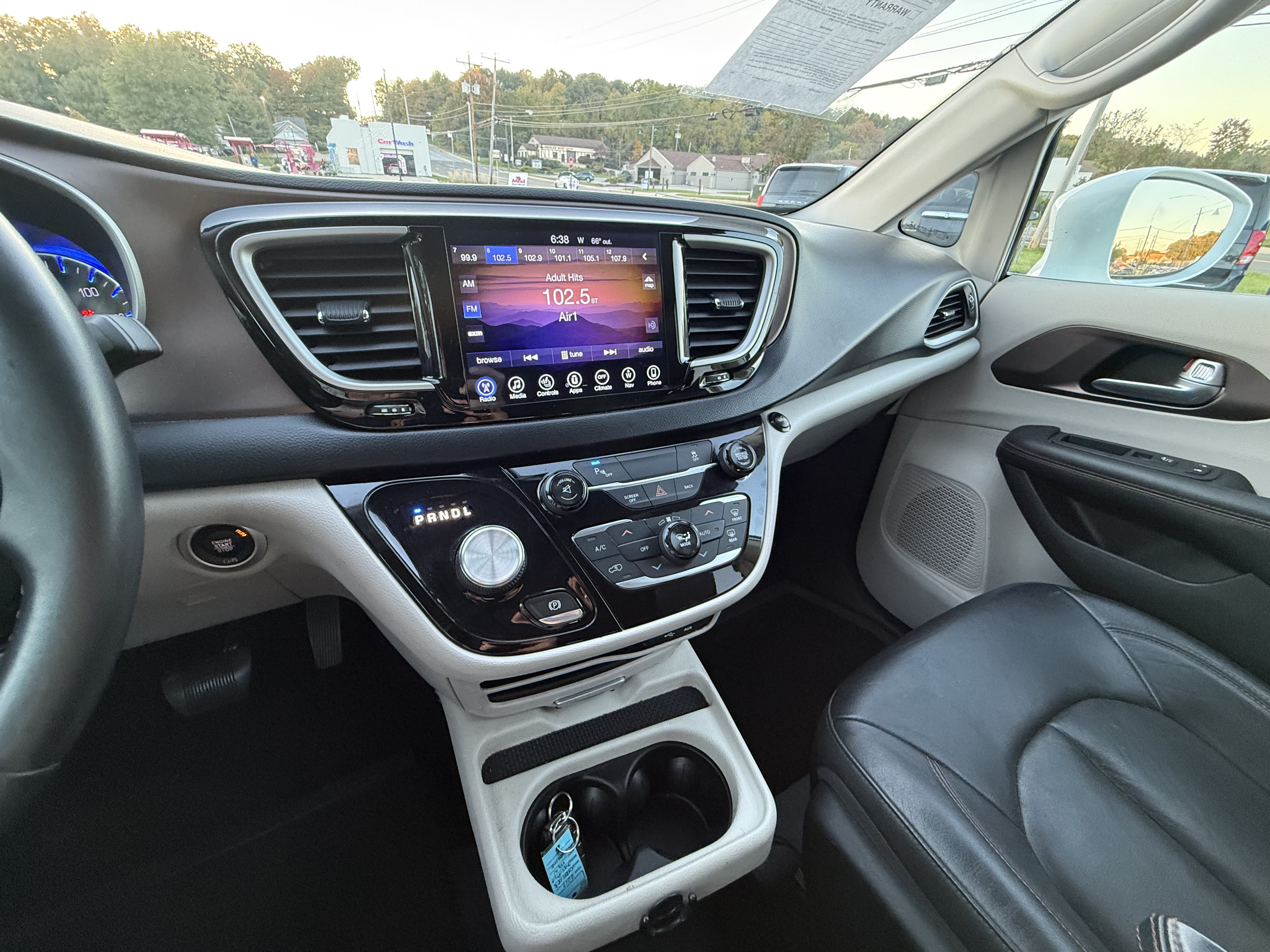 Used 2017 Chrysler Pacifica Touring-L FWD image 15