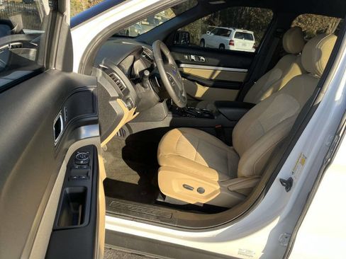 Used 2017 Ford Explorer FWD image 8