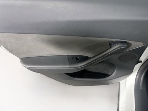 Used 2023 Tesla Model Y Long Range image 24