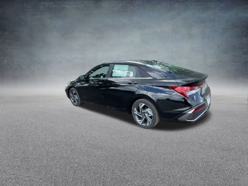 New 2025 Hyundai Elantra Limited image 16