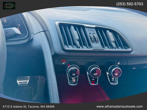 Used 2017 Audi R8 V10 w/ Carbon Exterior Package image 10