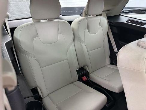 Used 2021 Volvo XC90 T6 Momentum w/ Climate Package image 25