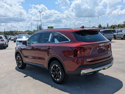 Certified 2025 Kia Sorento S AWD/4WD image 6