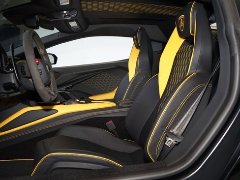 Used 2024 Lamborghini Revuelto AWD/4WD image 15