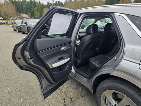 New 2026 Genesis GV70 2.5T Advanced image 22