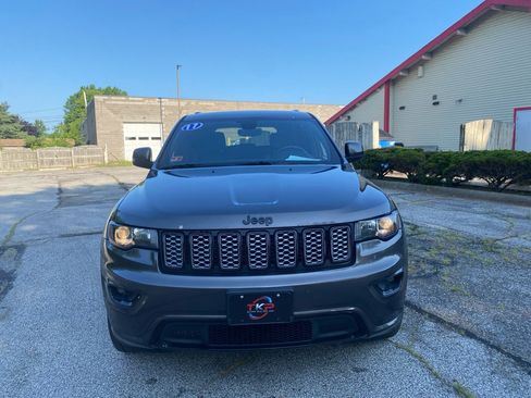 Used 2017 Jeep Grand Cherokee Altitude AWD/4WD image 8