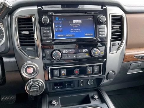 Used 2017 Nissan Titan Platinum Reserve AWD/4WD image 31