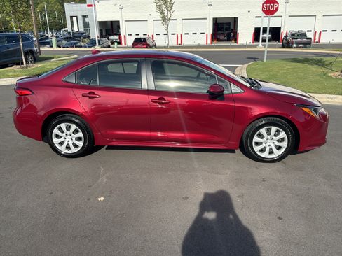 Used 2023 Toyota Corolla LE FWD image 11