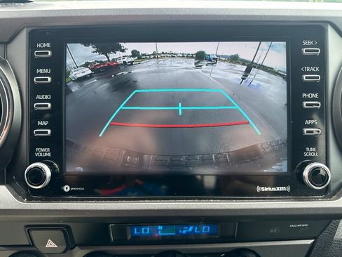 Used 2023 Toyota Tacoma TRD Off-Road w/ Technology Package AWD/4WD image 17