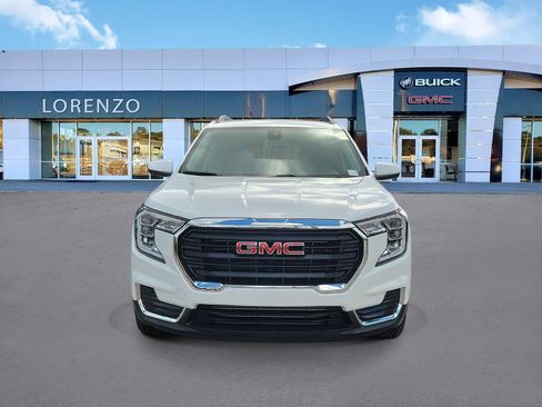 Used 2024 GMC Terrain SLE w/ Driver Convenience Package FWD image 3