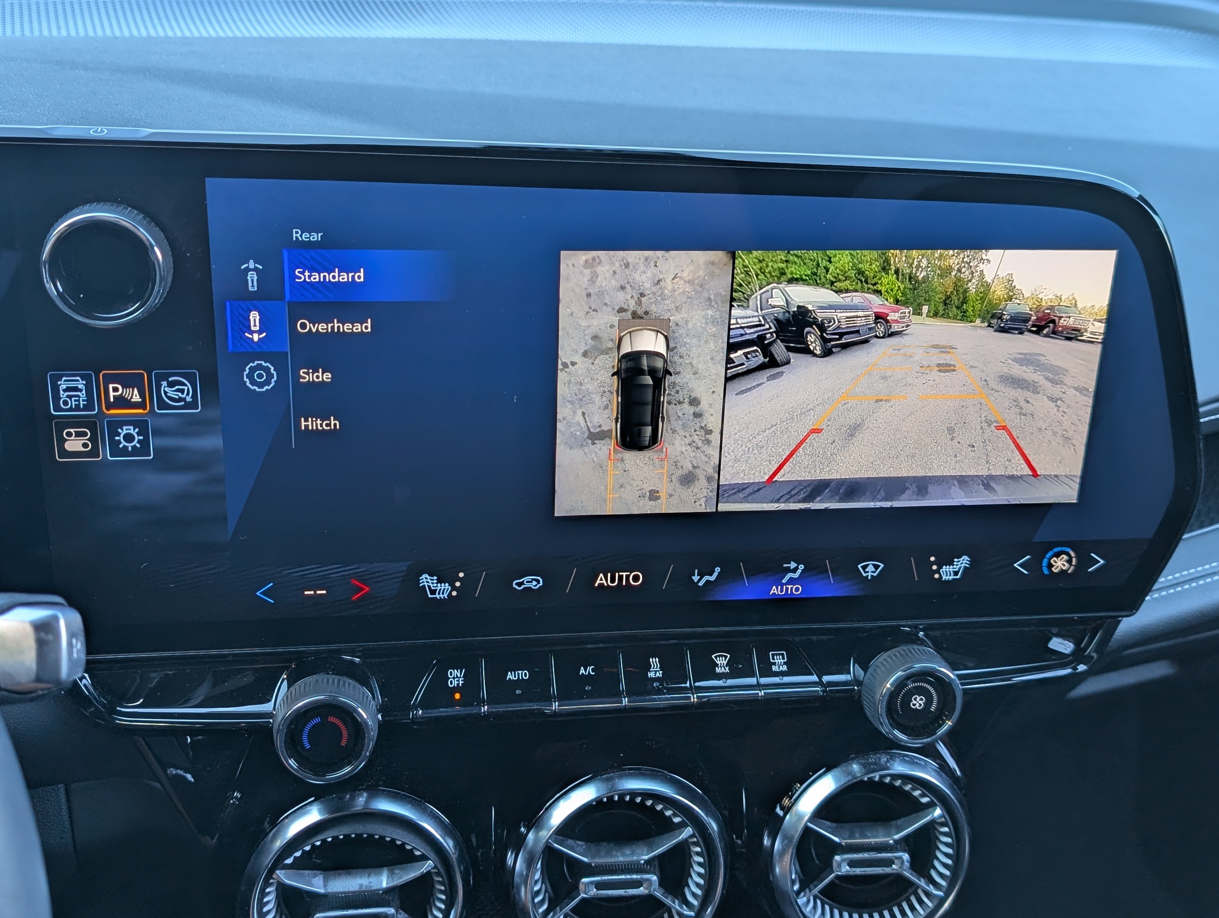 Used 2024 Chevrolet Blazer EV LT AWD/4WD image 28