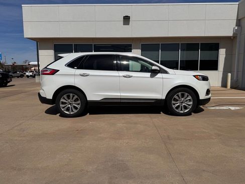 Used 2023 Ford Edge Titanium image 2