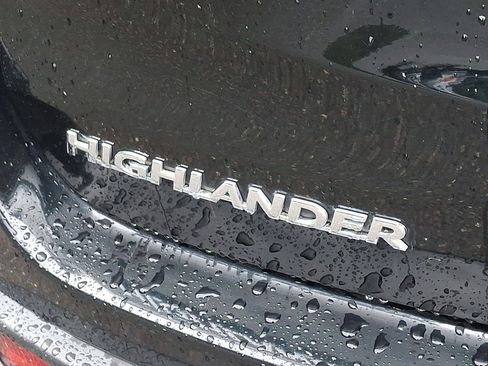 Used 2015 Toyota Highlander LE AWD/4WD image 17