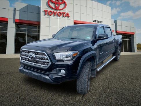 Used 2017 Toyota Tacoma TRD Off-Road w/ Tow Package AWD/4WD image 5