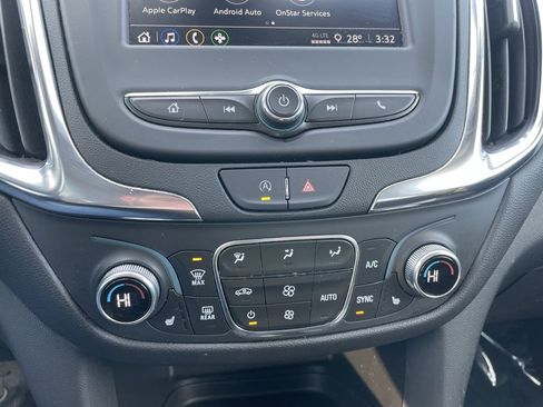 Used 2024 Chevrolet Equinox LT image 11