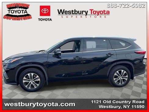 Used 2022 Toyota Highlander XLE image 9