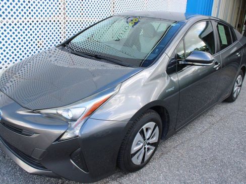 Used 2016 Toyota Prius Three image 7