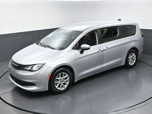 Used 2022 Chrysler Voyager LX FWD image 40