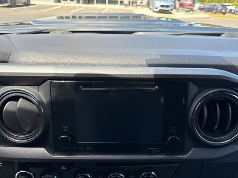 Used 2018 Toyota Tacoma TRD Sport AWD/4WD image 24