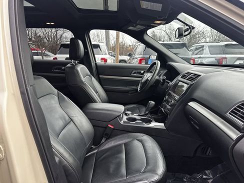 Certified 2018 Ford Explorer XLT w/ Equipment Group 202A image 34