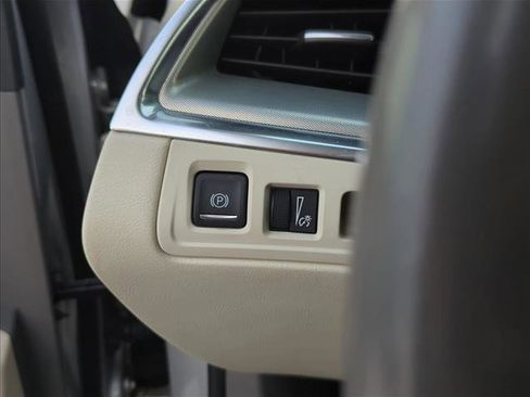 Used 2018 Cadillac XT5 Luxury image 12