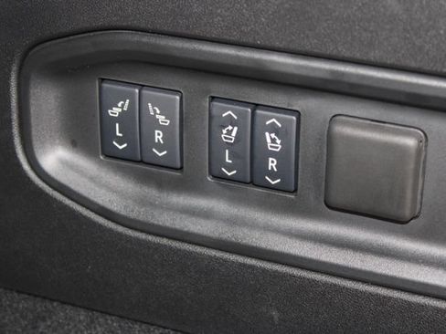 Certified 2026 Cadillac Vistiq Platinum w/ LPO, Floor Liner Package AWD/4WD image 43