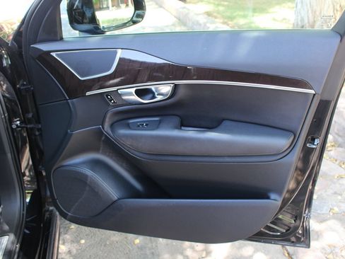 Used 2019 Volvo XC90 T6 Momentum w/ Protection Package Premier AWD/4WD image 19