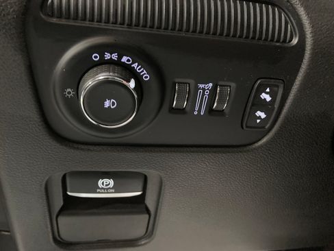 Used 2023 Jeep Wagoneer Series III w/ Premium Group I AWD/4WD image 27