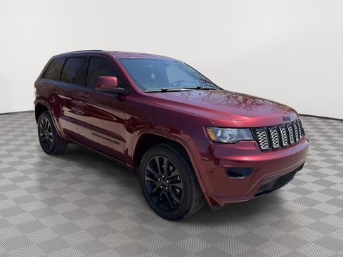 Used 2017 Jeep Grand Cherokee Altitude image 9