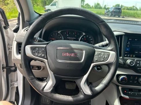 Used 2022 GMC Terrain SLT w/ Tech Package FWD image 9