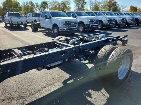 New 2026 Ford F550 4x4 Crew Cab image 9