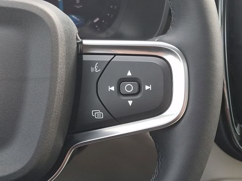 Certified 2023 Volvo XC40 B5 Plus w/ Protection Package Premier image 24