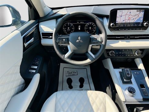 New 2025 Mitsubishi Outlander SEL image 24